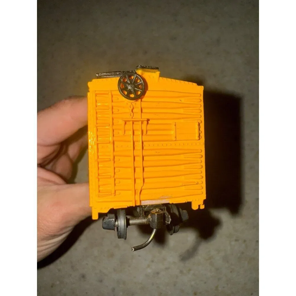 Bachmann 50' Plug-Door Box Car Chessie System 11147-‎ Used N Scale